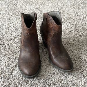 9.5 women’s western booties